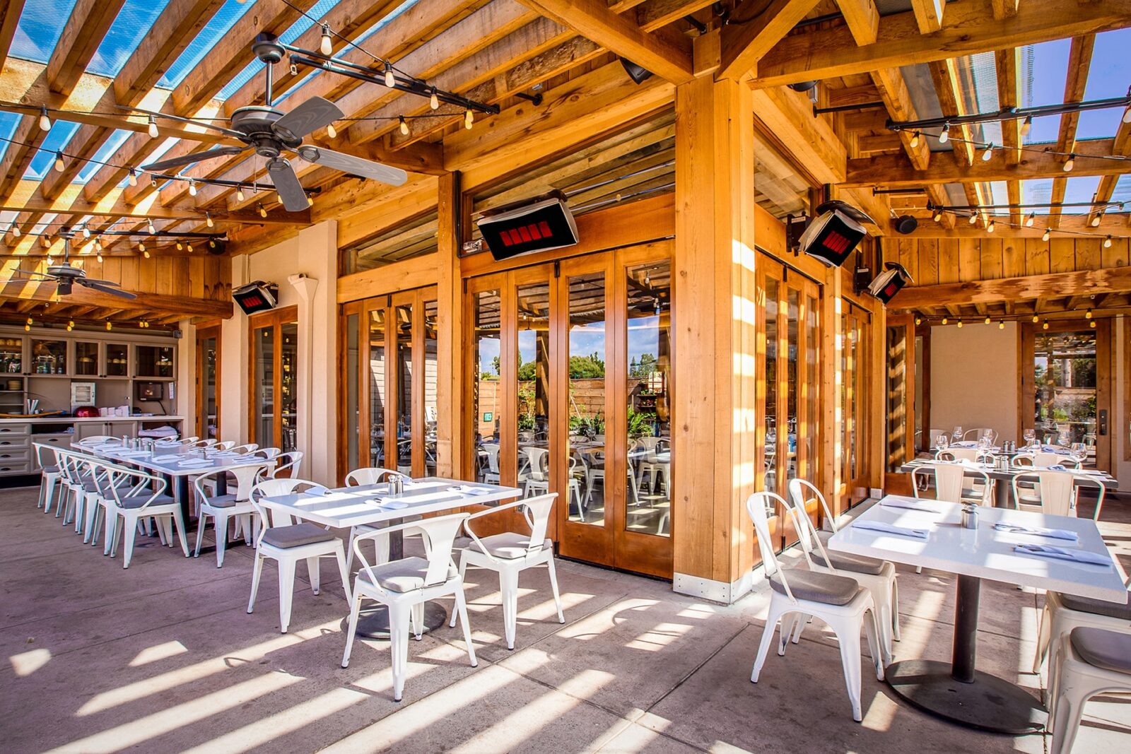 Chauffage extérieur au gaz pour le patio d'un restaurant