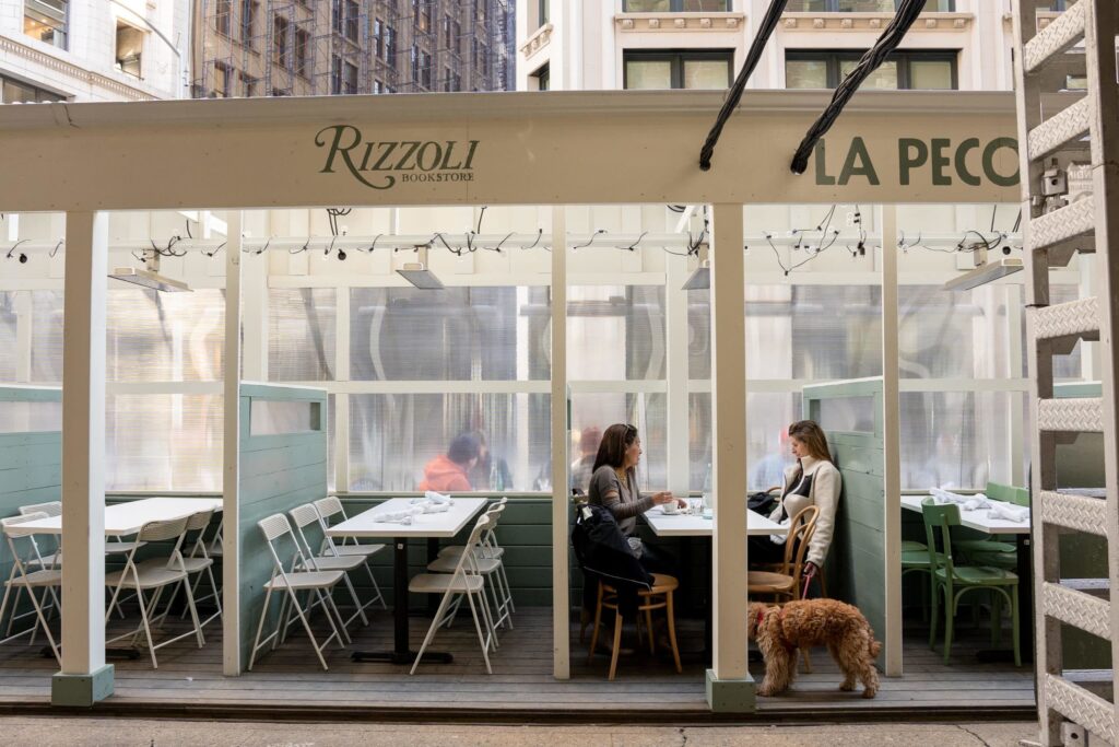 Restaurant de New York avec repas en plein air